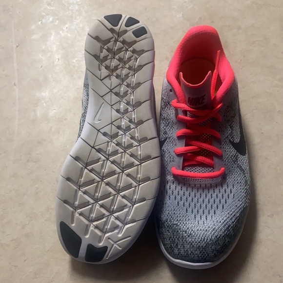 Nike Free RN Youth Wolf Grey & Racer Pink Running Shoes - Picture 9 of 10
